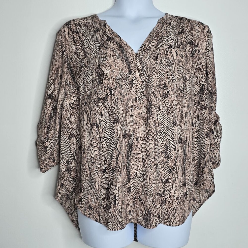 Torrid Women 2 2XL Harper Blouse Top Shirt Snakeskin Pattern Roll Tab Sleeves